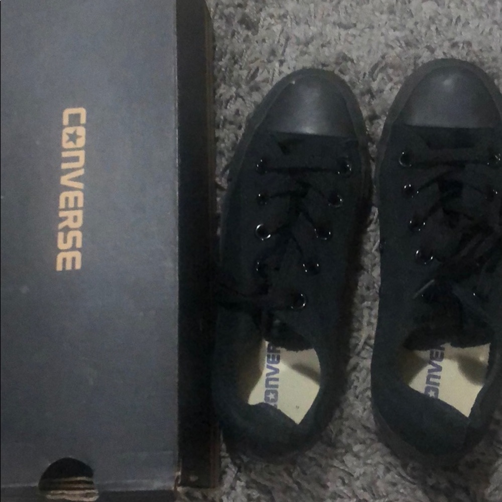 Black low top converse